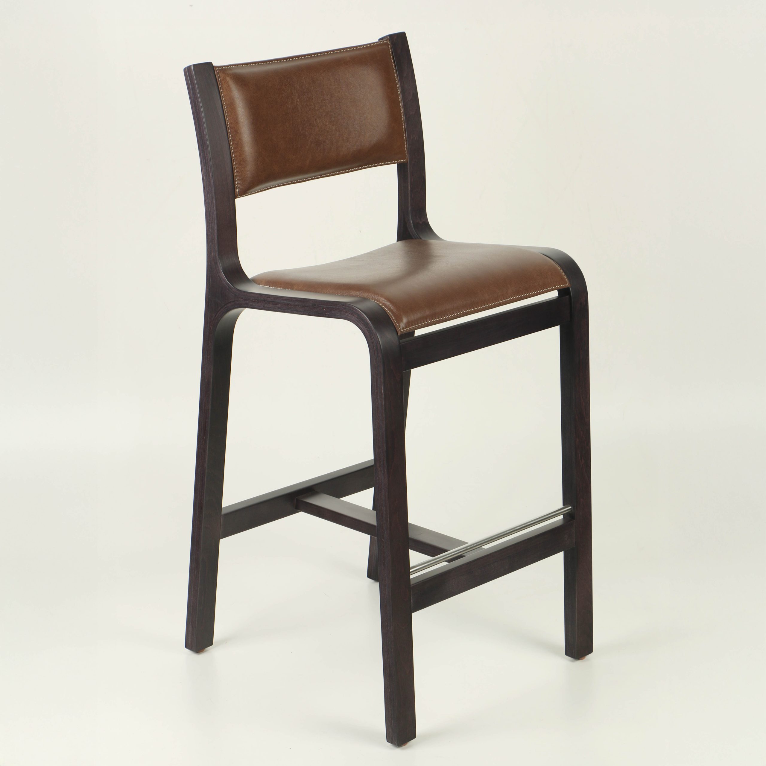 Piso Trento (madera negra/cuero chocolate)